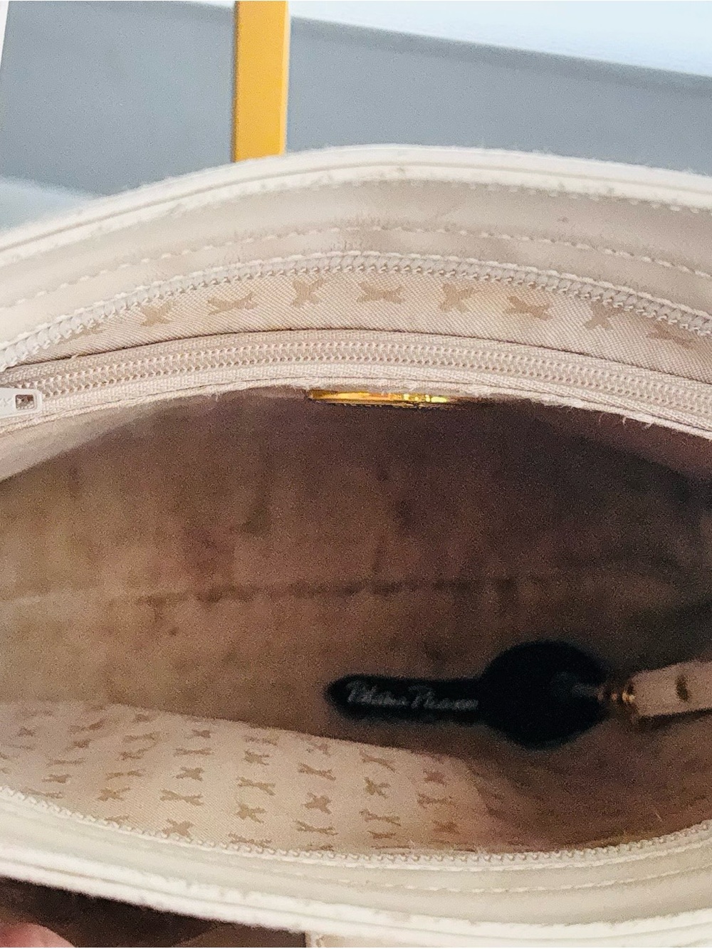 🤍 Paloma Picasso Cream Leather Mini Tote 🤍 - Picture 13 of 16